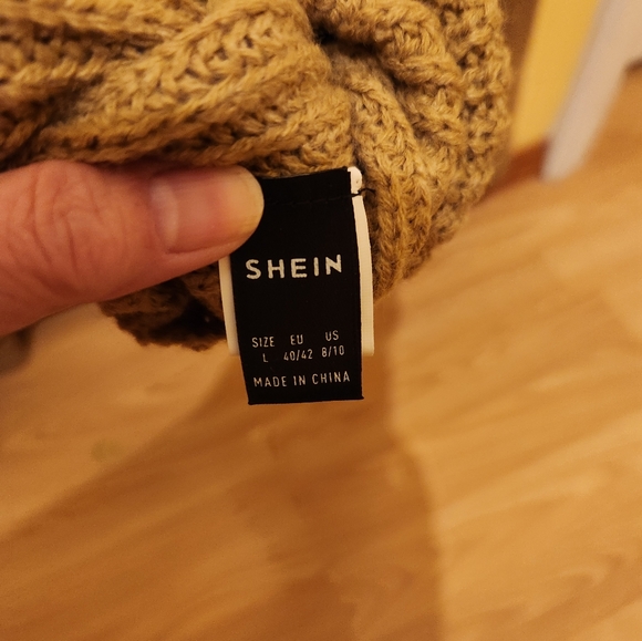 Large tan sweater from Shein - Picture 3 of 3